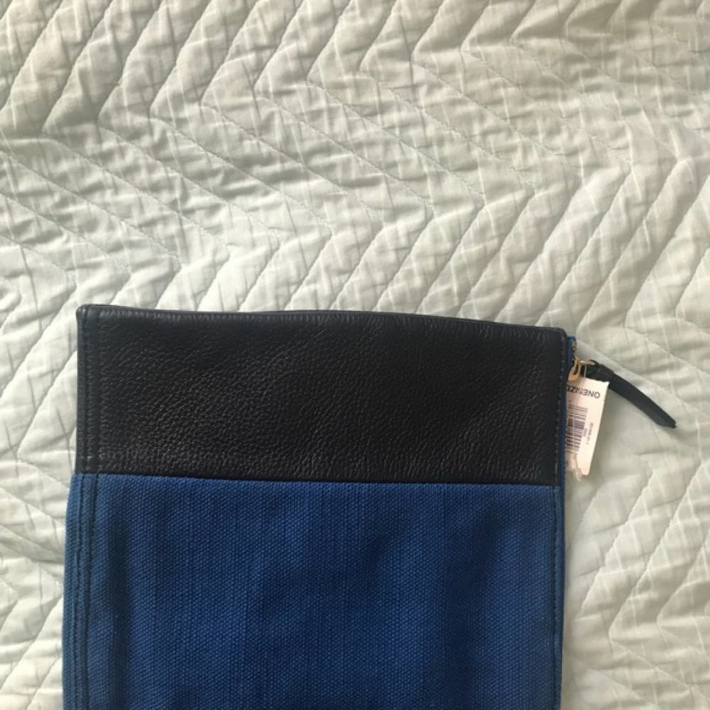 NWT Gap Two Tone Clutch in Blue - Picture 3 of 4